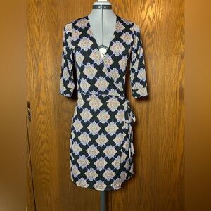 Chic Floral Patterned wrap Mini Dress - Black and Purple - medium.